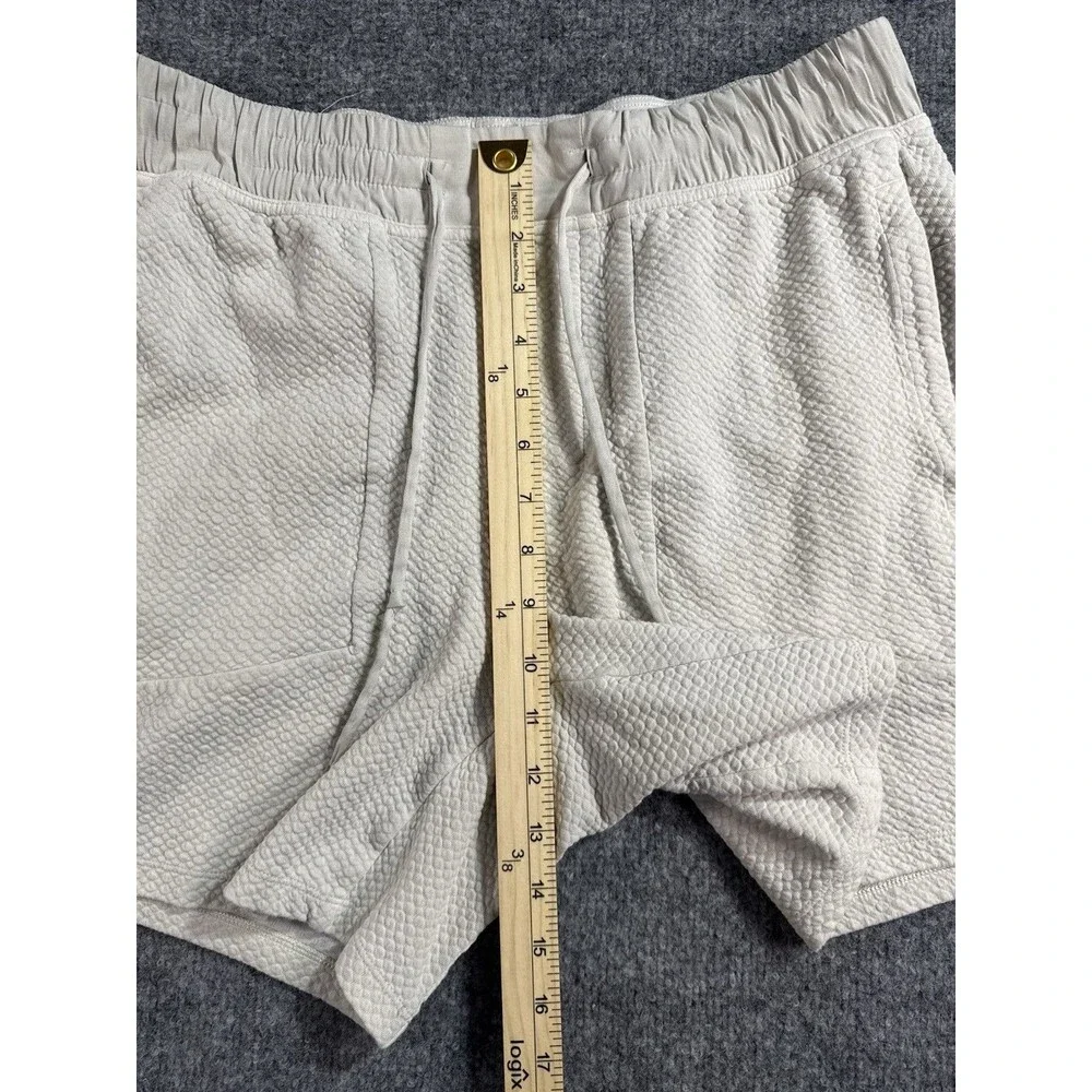Lululemon At Ease Shorts 7” Bone Beige Waffle Knit Men’s Size Large